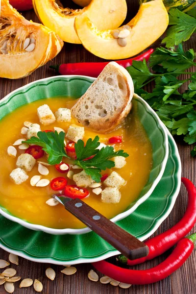 Hausgemachte Herbst-Kürbissuppe — Stockfoto