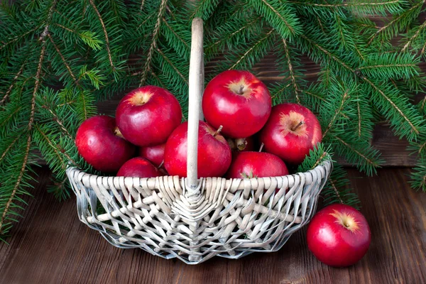 クリスマスのリンゴのある静物 — ストック写真