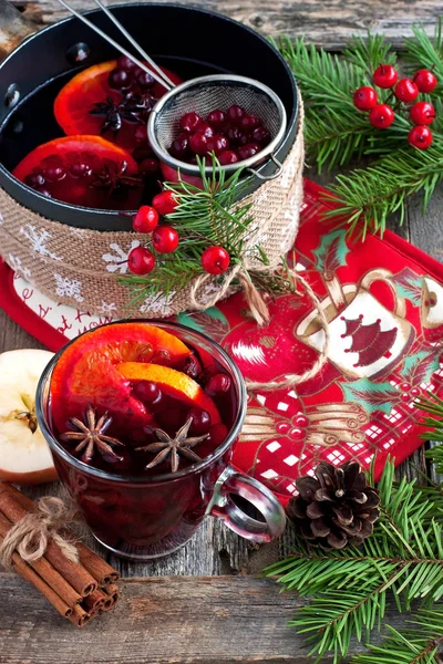 Old metal pan with tasty mulled wine on  rustic wooden table — Stock Photo, Image