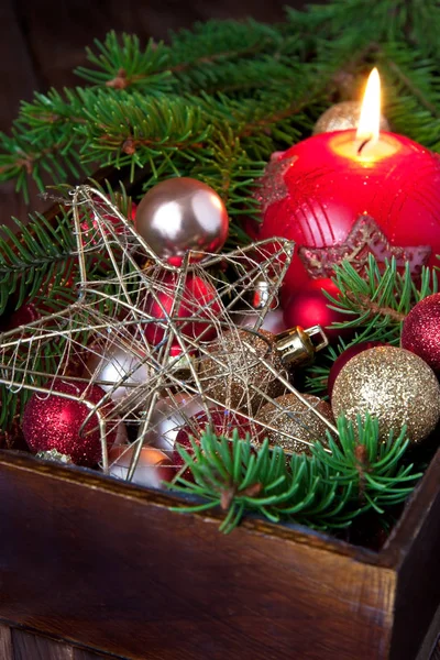 Bodegón de Navidad con símbolos brillantes — Foto de Stock