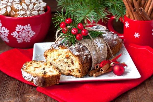 Bodegón de Navidad con pastel tradicional — Foto de Stock