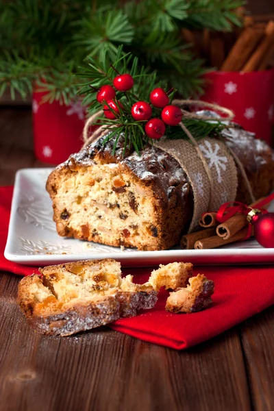 Noël nature morte avec gâteau traditionnel — Photo