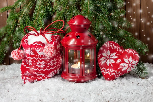 Lanterna ardente e decoração de Natal — Fotografia de Stock