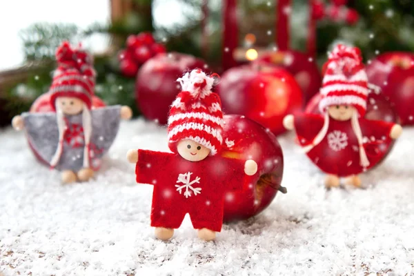 Engraçado Natal brinquedos no fundo de madeira — Fotografia de Stock