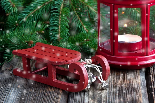 Weihnachtskomposition mit Laterne — Stockfoto