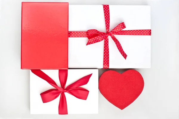 Colección de envoltorio de regalo. Concepto de San Valentín, boda o cumpleaños —  Fotos de Stock