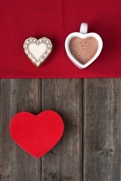 Alla hjärtans dag gratulationskort med varm choklad och kakor — Stockfoto