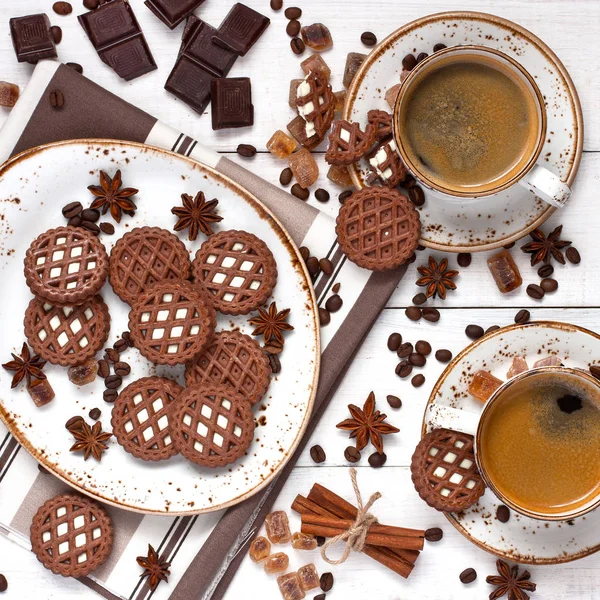 Šálek kávy s cookies na stole — Stock fotografie