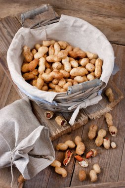  Bütün ve kabuklu fıstık