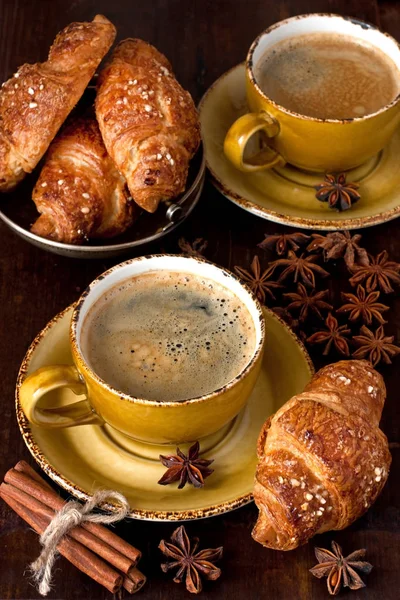 Frühstück Kaffee mit Croissants — Stockfoto