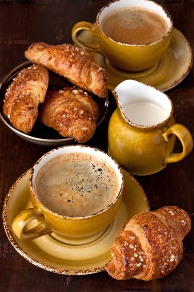 Desayuno café con cruasanes — Foto de Stock