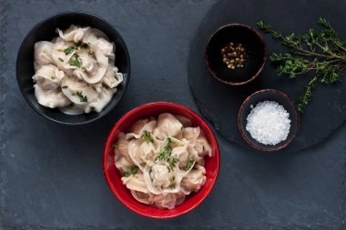 Oryantal tarzında hizmet veren ev yapımı et köfte