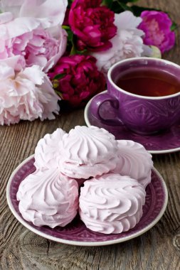 Peonies çiçekler ile romantik kompozisyon 