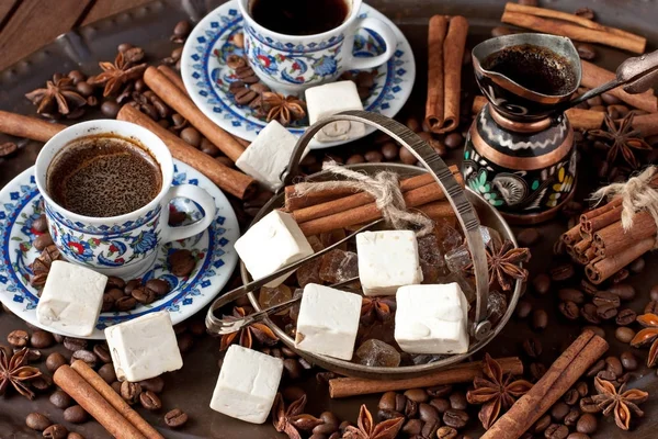 Kahve, turk bakır kahve pot ve tatlı nuga fincan 