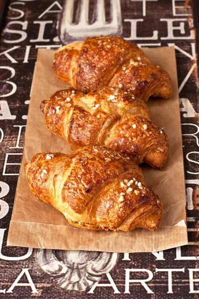 Croissants Frescos Para Desayuno Mesa Vintage Madera — Foto de Stock