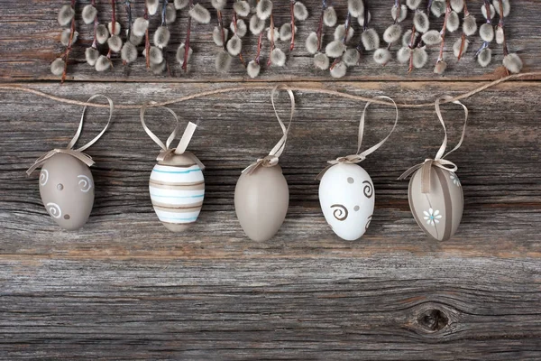 Söğüt Dalları Dekore Edilmiş Yumurta Paskalya Arka Plan — Stok fotoğraf