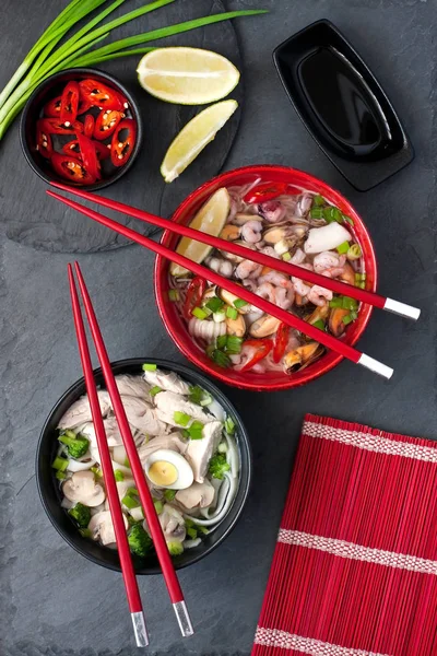 Sopa Asiática Con Camarones Verduras Vista Superior Sobre Fondo Piedra —  Fotos de Stock