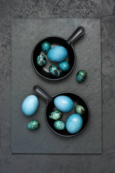 Diferentes Tipos Huevos Sobre Fondo Oscuro Concepto Pascua Sobre Fondo — Foto de Stock