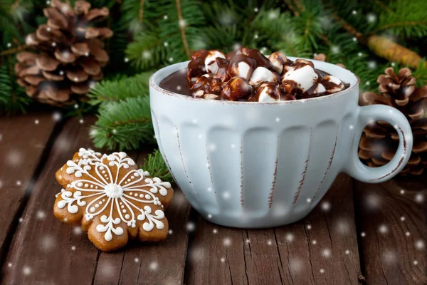 Caneca Cheia Chocolate Quente Marshmallows Biscoitos Gengibre — Fotografia de Stock