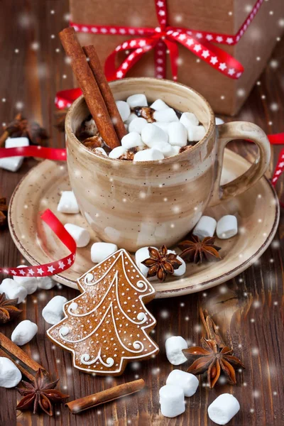 Kupa Krémes Forró Csokoládé Olvadt Mályvacukorral Mézeskalács Cookie Karácsonyra — Stock Fotó