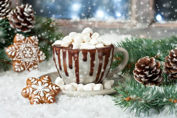 Ciasteczka świąteczne pierniki z gorącą czekoladą i Marshmallow — Zdjęcie stockowe