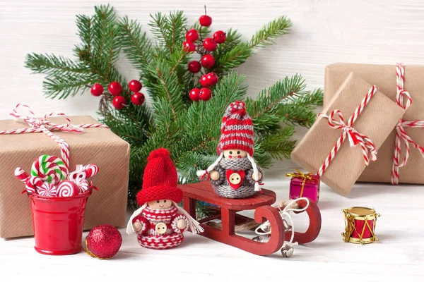 Composizione natalizia con decorazione natalizia — Foto Stock