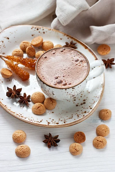 Bebida aromática de cacao con galletas de almendras — Foto de Stock