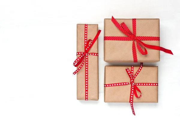 Composizione natalizia con confezione regalo — Foto Stock