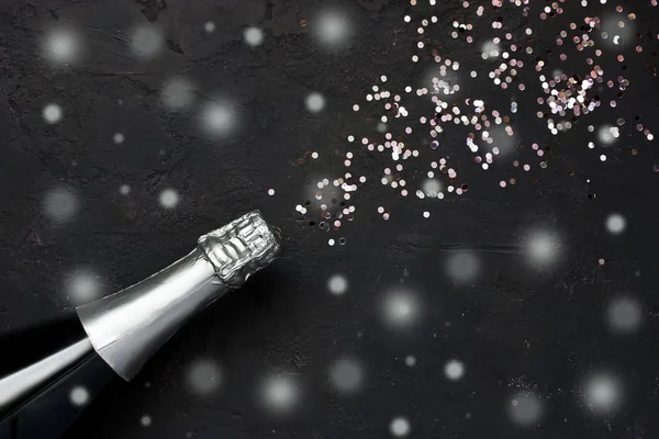 Composition créative à plat avec bouteille de champagne et espace — Photo