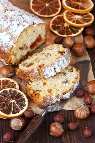 Traditional homemade Christmas cake sprinkled with sugar powder — Stock Photo, Image