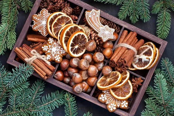 Christmas homemade gingerbread cookies, spice and nuts — ストック写真