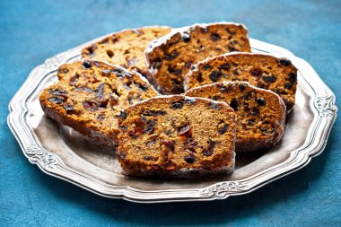 Geleneksel kuru üzüm pastası. Kuru meyveli Noel için.