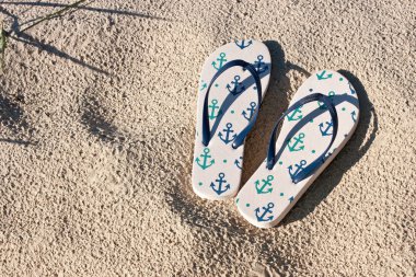 Kumsal aksesuarları kum arka planda