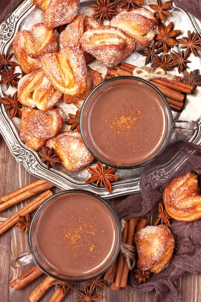 Какао Напиток Стеклянной Кружке Сахарное Печенье Деревянном Деревенском Фоне — стоковое фото