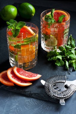 Nane şekerli turunçgil içeceği, soğuk yaz içeceği.