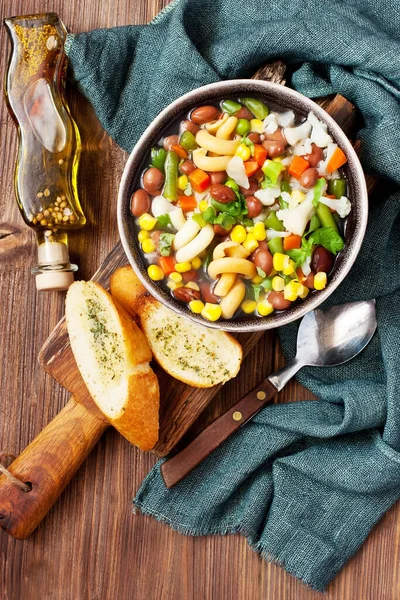 Ciotola Ceramica Minestrone Con Verdure Stagione Sul Tavolo Legno Vista — Foto Stock