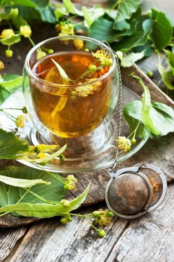 Bitkisel çay ıhlamur çiçek, seçici odak, sığ derinlik-in tarla