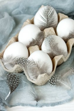 Rustik ahşap arka plan iyi sağlık yüksek protein için Çiğ tavuk yumurtası organik gıda