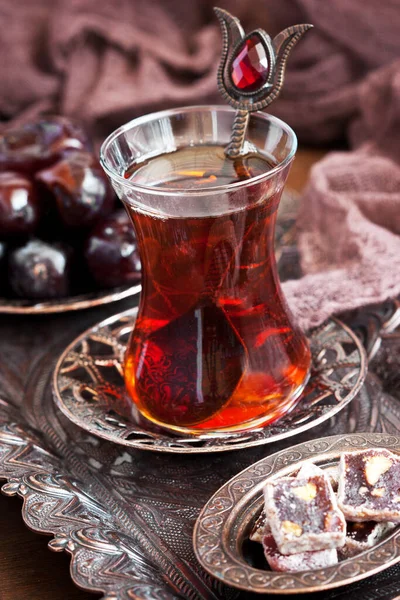 Türkischer Tee Serviert Mit Turkish Delight Selektiver Fokus Mit Geringer — Stockfoto