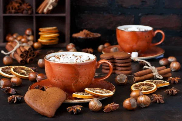Дві Чашки Гарячого Шоколаду Великою Кількістю Маленьких Зефірів Смачний Десерт — стокове фото