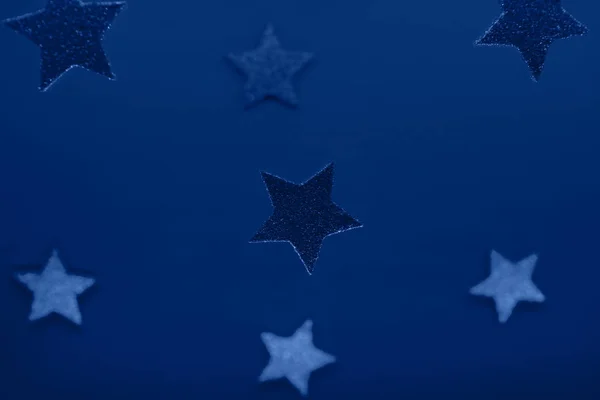 Color del año 2020 azul clásico. Estrellas patrón sobre fondo de neón. Fondo de neón azul claro abstracto . — Foto de Stock