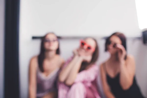 Blurred background with three young girls. Birthday party. — Stock Photo, Image