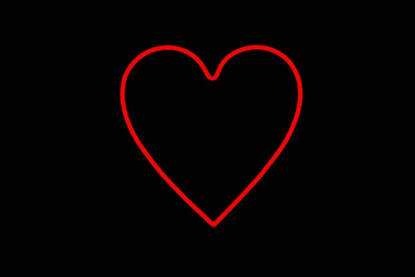 День Святого Валентина. Красное сердце в одном неоновом знаке на изолированном черном фоне . — стоковое фото