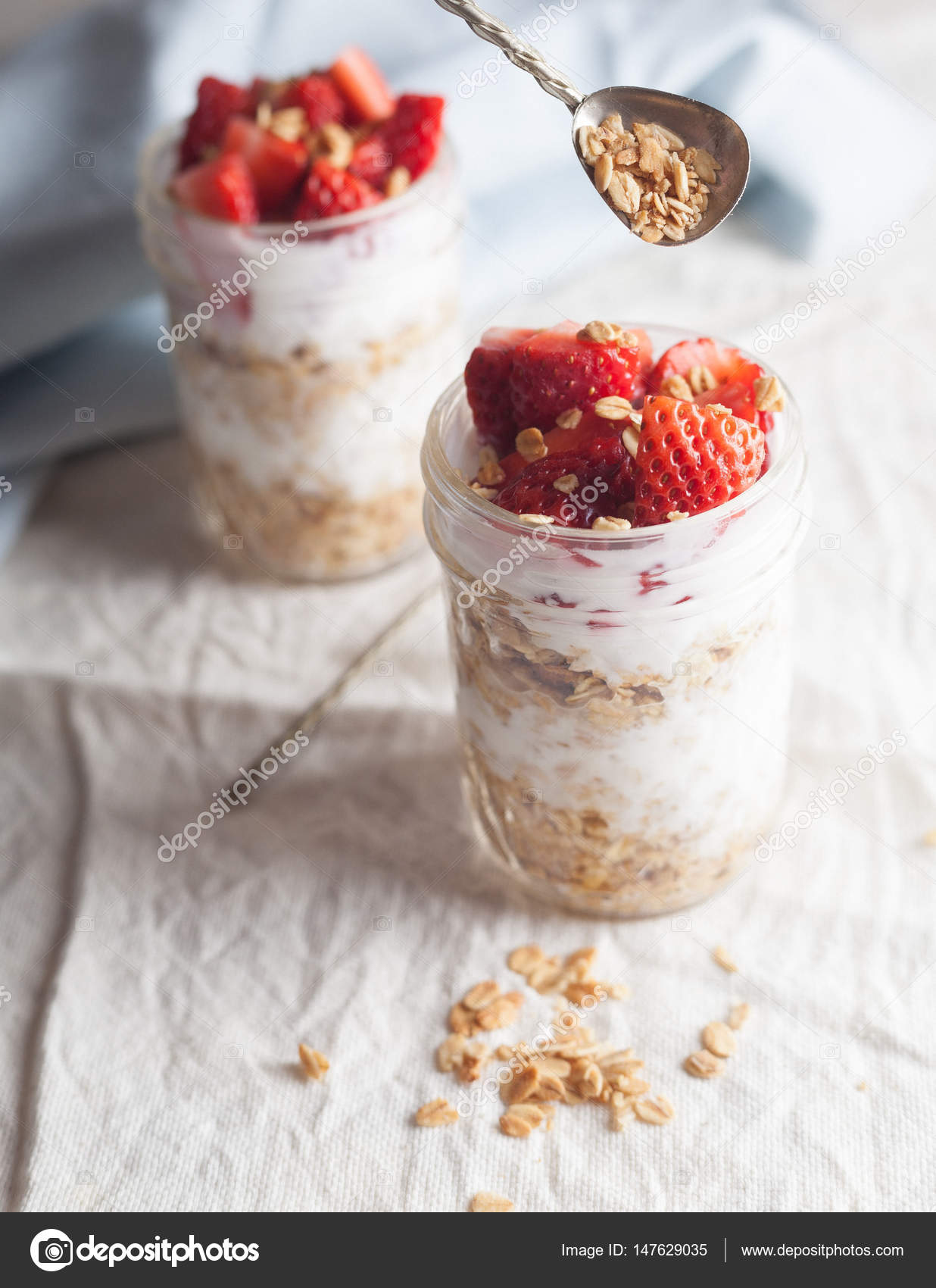 Breakfast granola yogurt jars — Stock Photo © miriam_ester 147629035