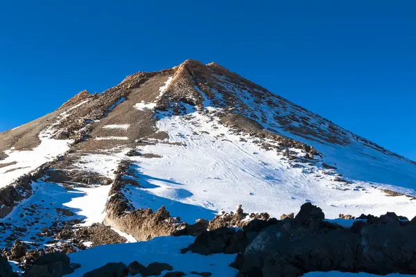 Monte Teide. Nieve blanca y cielo azul. Tenerife, Islas Canarias — Foto de Stock