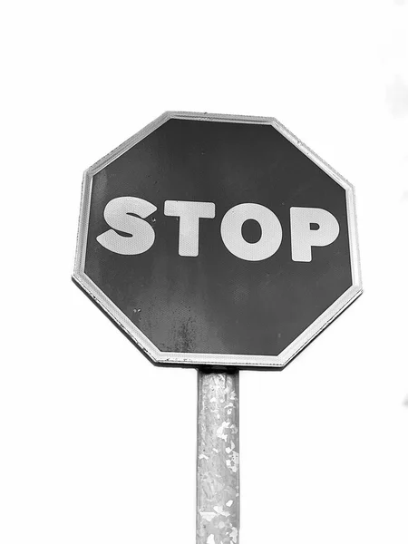 Señal de stop aislada. Fondo blanco — Foto de Stock