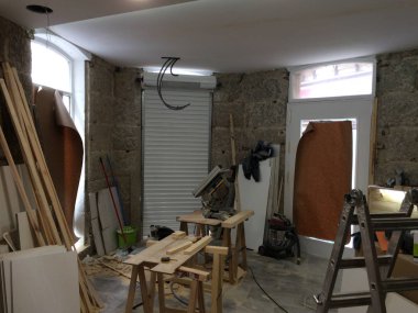 İç restorasyon devam ediyor. Ev tasarımı geliştirme