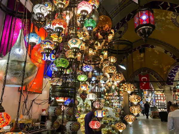 Traditional and colorful oriental lanterns — Stock Photo, Image