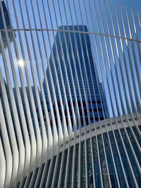 New York, Ny, Usa - 5 Nisan 2019: Gökyüzü ve binalar Dünya Ticaret Merkezi 'nden görünüyor