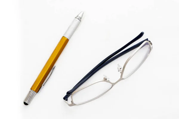 Fashion reading glasses and pen on white background — Stock Photo, Image